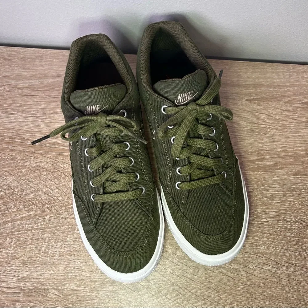 Nike light style green